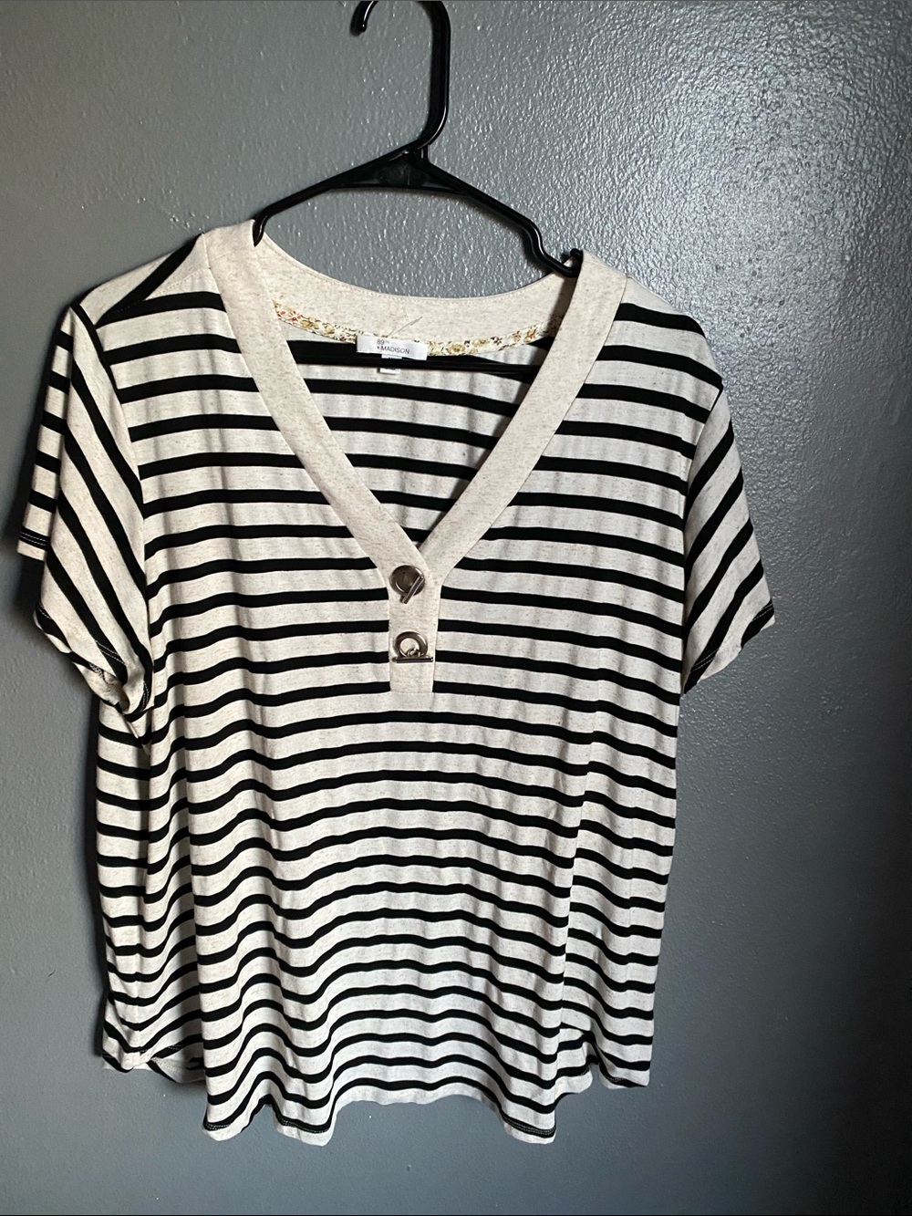 89th & Madison Black and White Striped V-Neck Short Sleeve Tee
